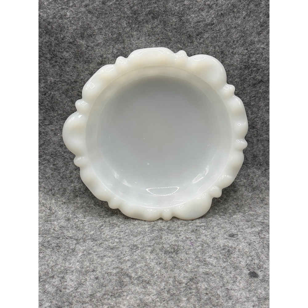 Vintage Milk Glass Scalloped Edge Ashtray Trinket Dish White Embossed 5‎ Inch
